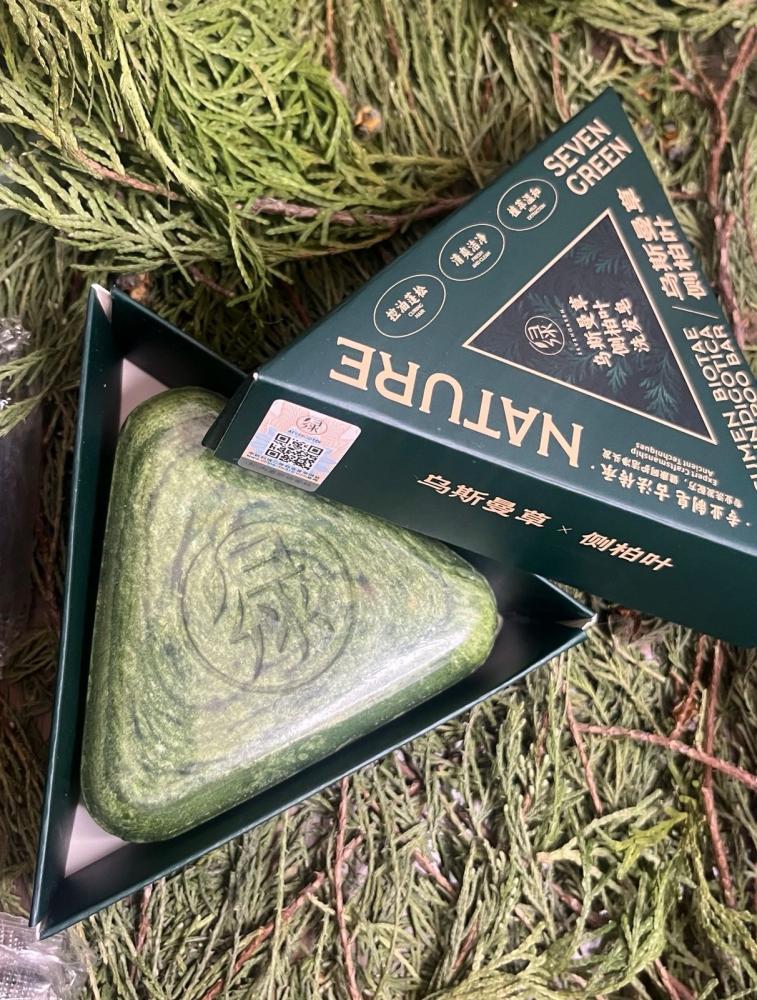 مجموعة شامبو صابون عشبي (سيفن جرين الاصلي) طبيعي مضاد لتساقط الشعر - سبعة خضار، مثلث أخضر، عناية بفروة الرأس وتقوية جذور الشعر 4 قطع