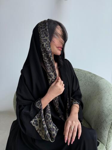 عباية أكمام ساتان تايقر