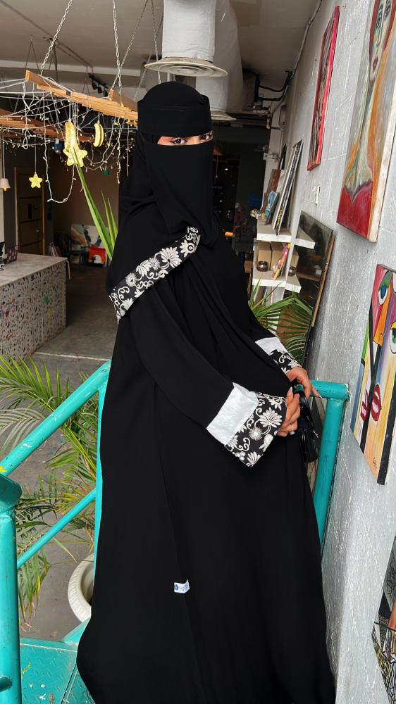 عبايَة رُقُوش. (٨١٢)
