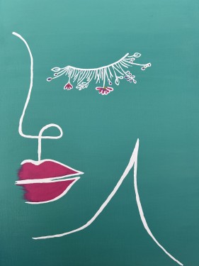 في عينها يُزهر الورد