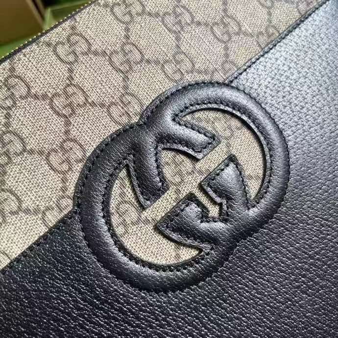 Gucci Clouch