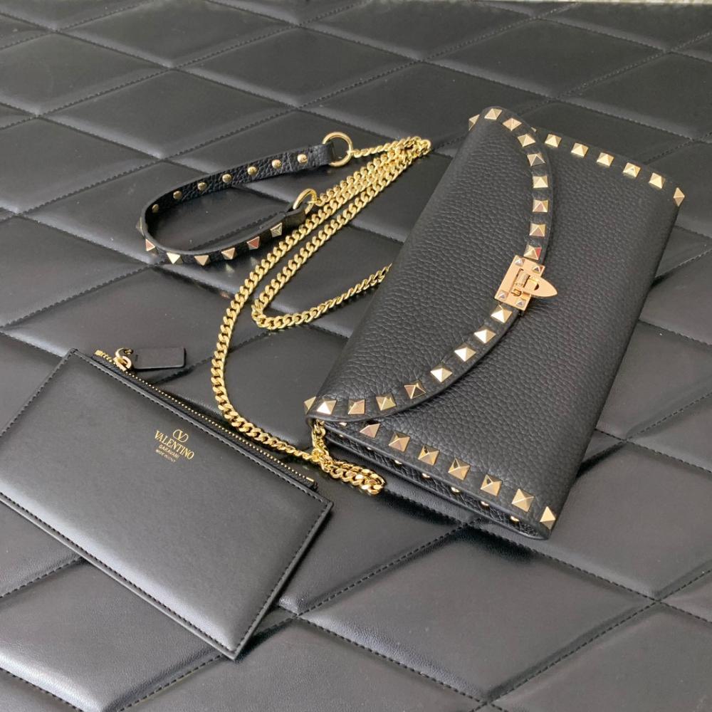 Valentino rockstud' Wallet On Chain