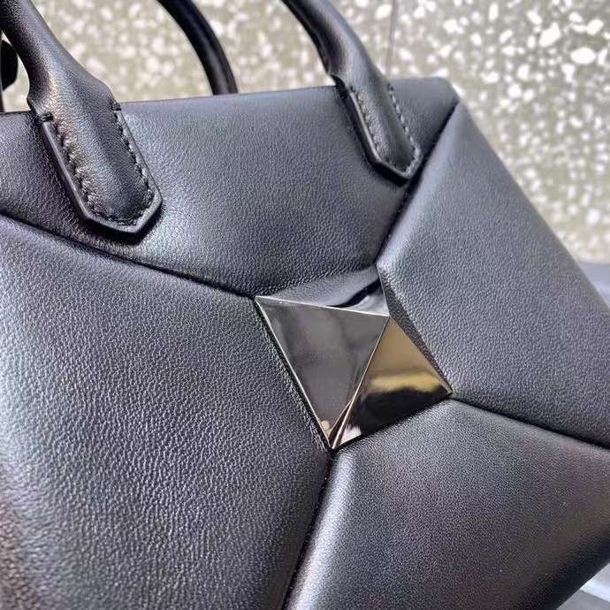 Valentino Garavani One Stud