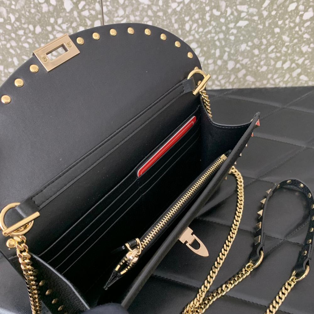 Valentino rockstud' Wallet On Chain