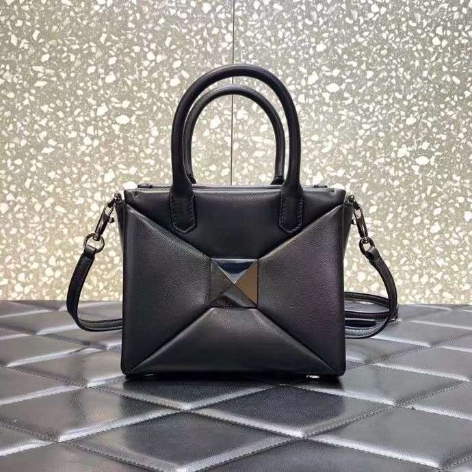 Valentino Garavani One Stud