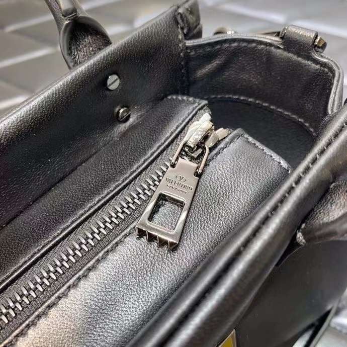 Valentino Garavani One Stud