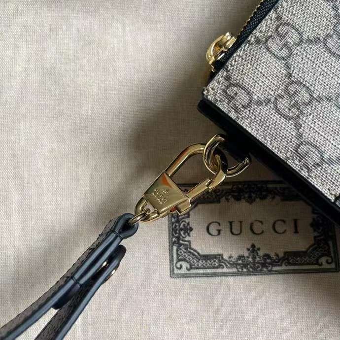 Gucci Clouch