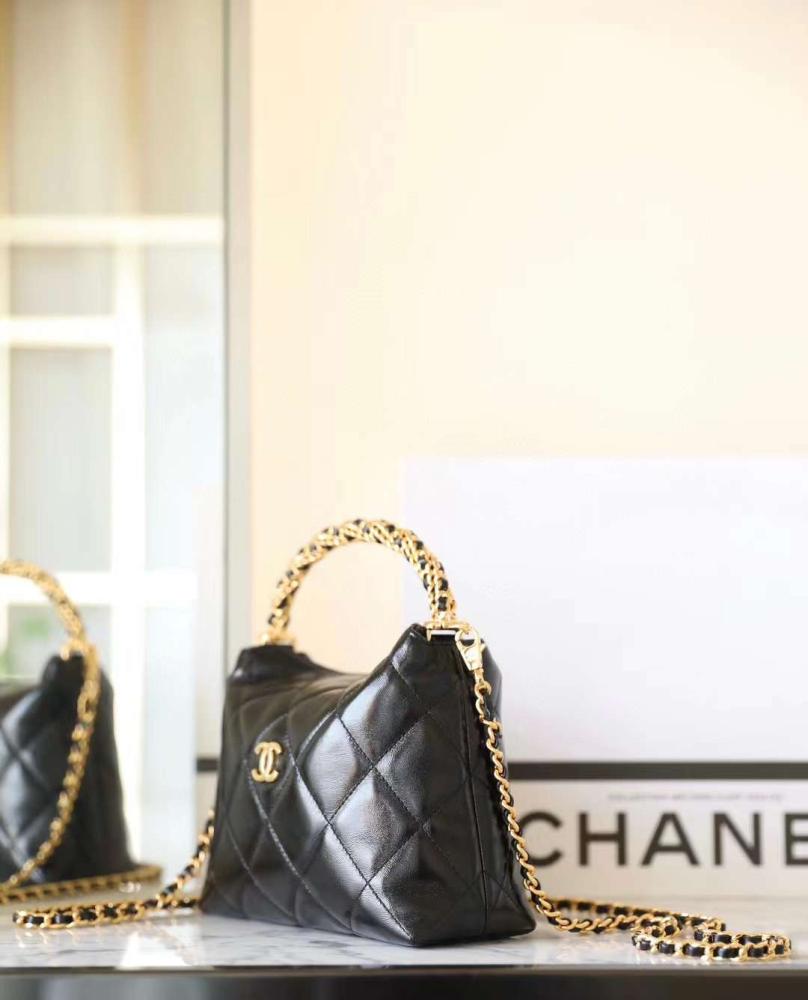 Small handbag with chain Shiny lamb leather, gold-tone metal Black