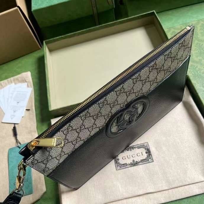 Gucci Clouch