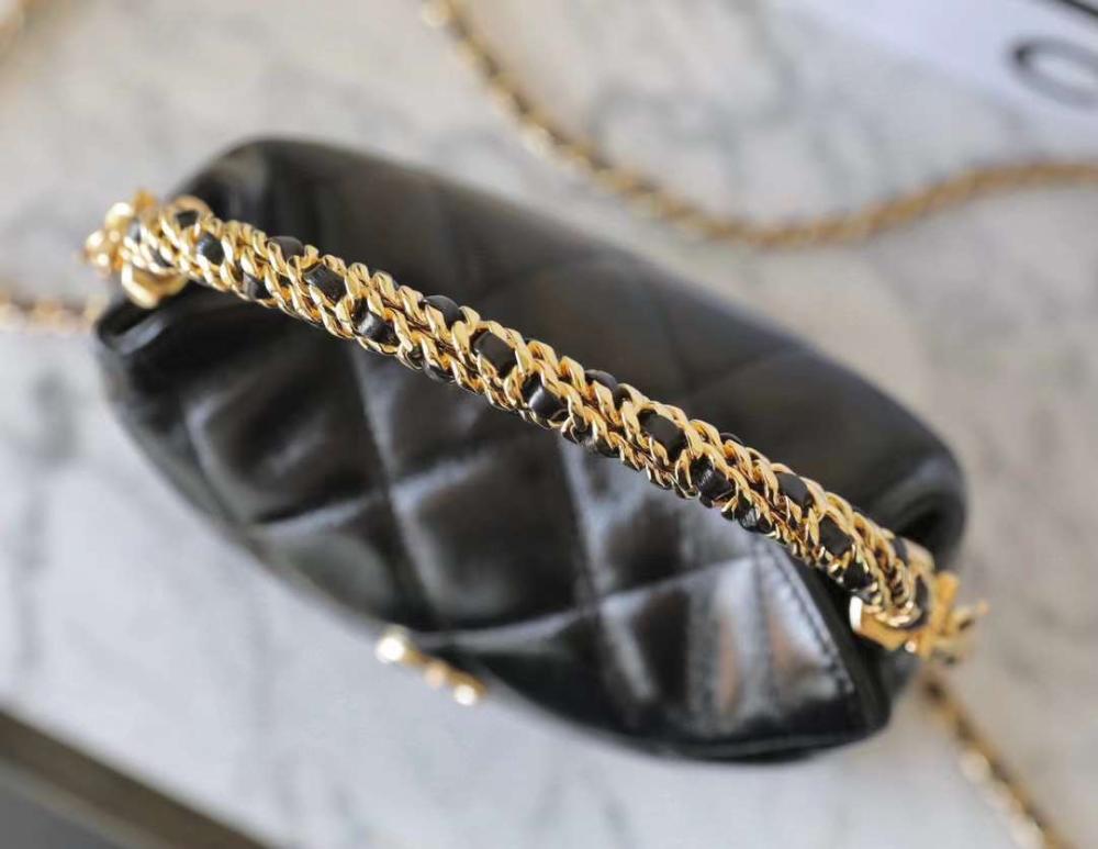 Small handbag with chain Shiny lamb leather, gold-tone metal Black