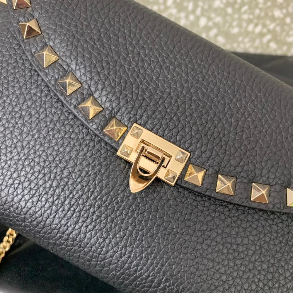Valentino rockstud' Wallet On Chain