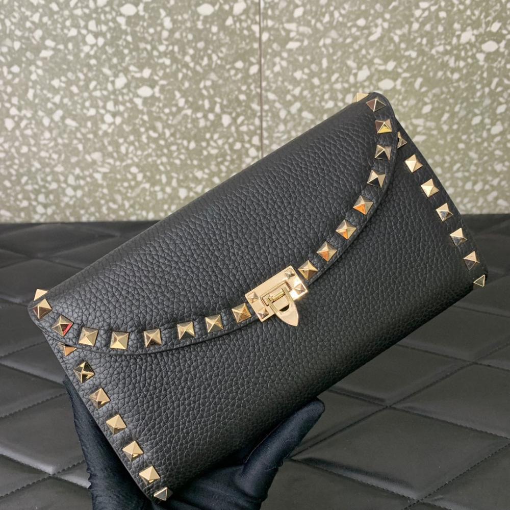 Valentino rockstud' Wallet On Chain