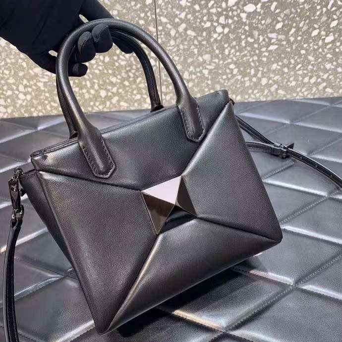 Valentino Garavani One Stud