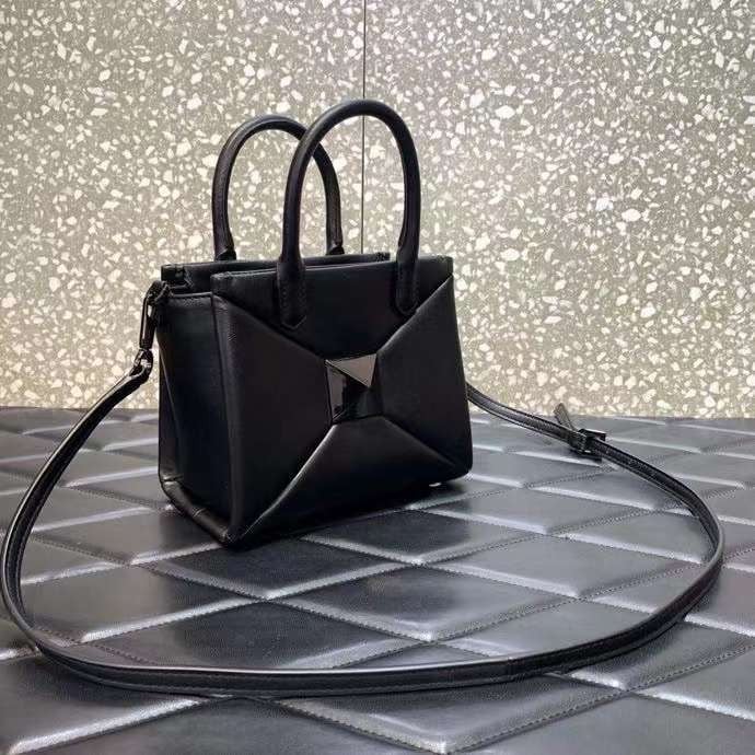 Valentino Garavani One Stud