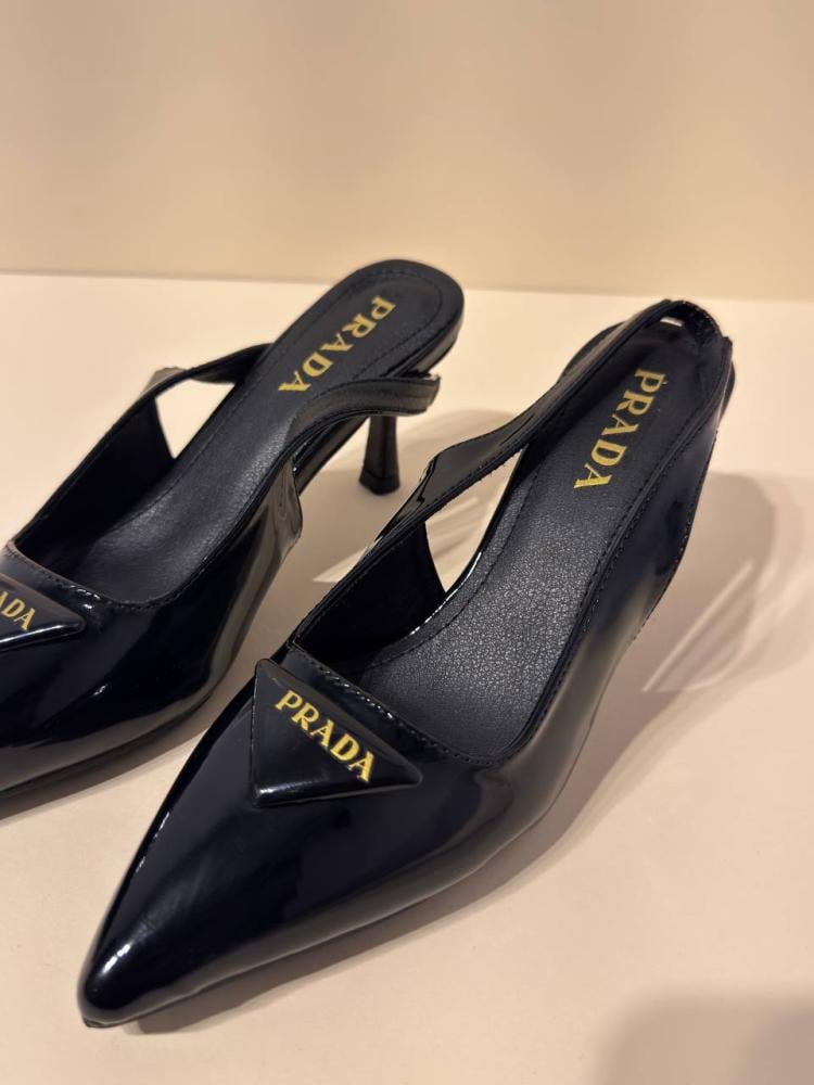 كعب برادا أسود