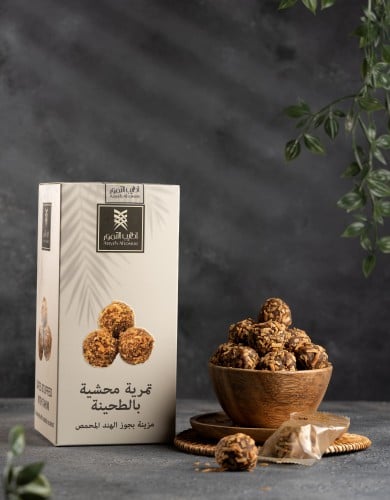 تمرية محشيه بالطحينة مزيّن بجوز الهند