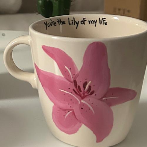 Beige lily mug