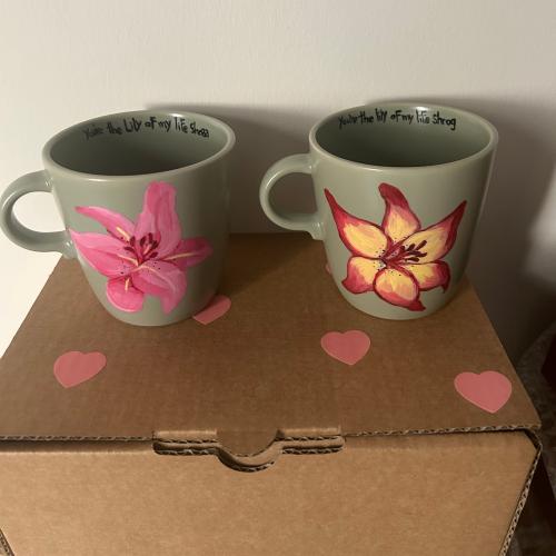 Green lily mug
