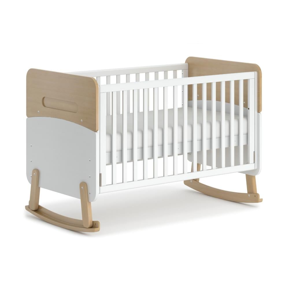 زاوية استرخاء بجانب سرير أطفال بيرلي وسط لتجربة نوم مثالية