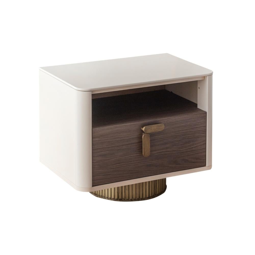 زاوية استرخاء في غرفة نوم فيلار مع إضاءة هادئة