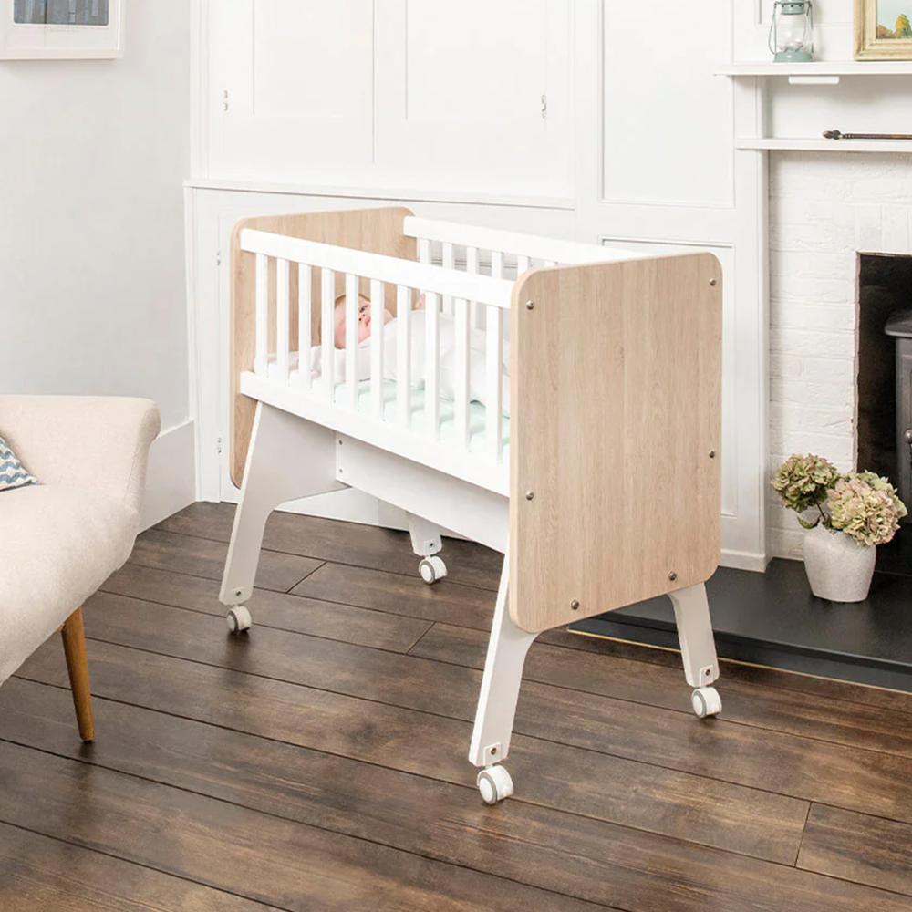 تصميم متكامل لسرير أطفال بيرلي صغير هزاز – أمان وراحة قصوى