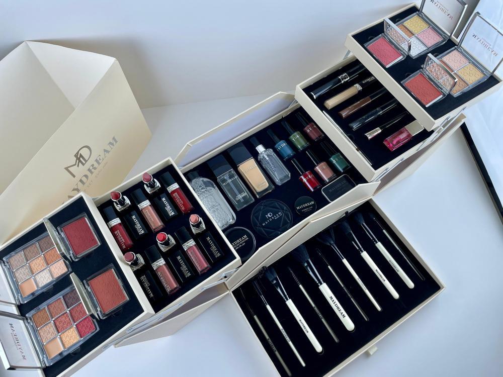 ميك اب مكياج  بوكس مكياج ريل بيوتي طقم كامل يشمل كل ما تحتاجين في الميك اب