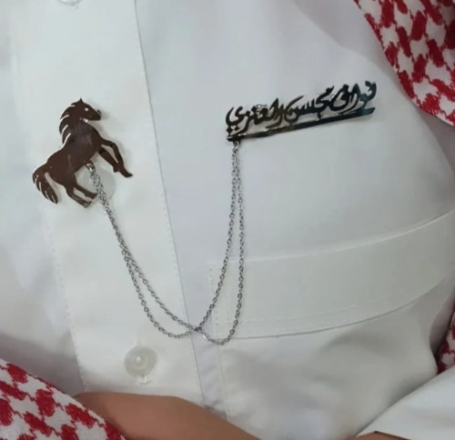 بروش أطفال بالاسم مع شكل الخيل