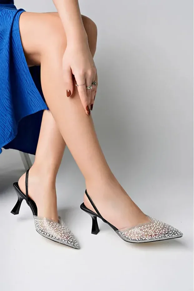 حذاء سهرة بكعب شفاف مطرّز بالأحجار