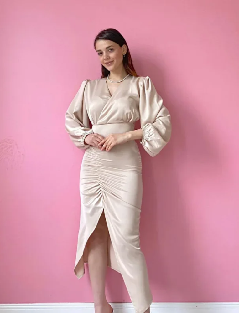 فستان ساتان بياقة V(بيج)