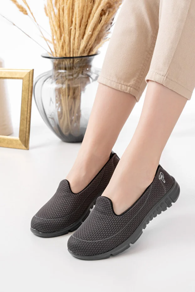 باليرينا نسائي كريمي بتفاصيل رباط مريح للاستخدام اليومي