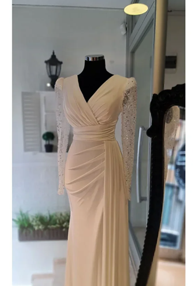 فستان وعد بلون إكرو – ليكرا وياقة مزدوجة وأنيقة (ابيض)