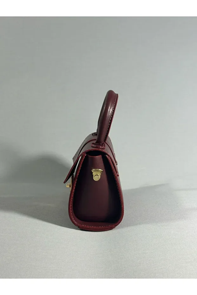 حقيبة يد وكتف صغيرة بربري غلق معدني باللون البرغندي