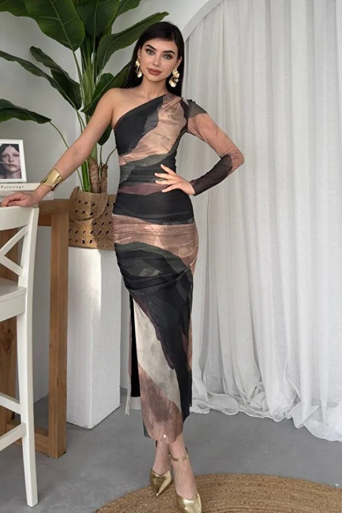 فستان سهرة ميدي تول مطبوع  بكم واحد وفتحة جانبية