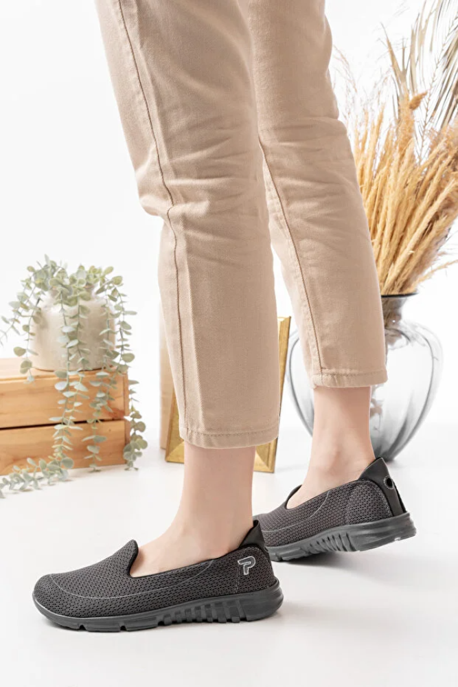 باليرينا نسائي كريمي بتفاصيل رباط مريح للاستخدام اليومي