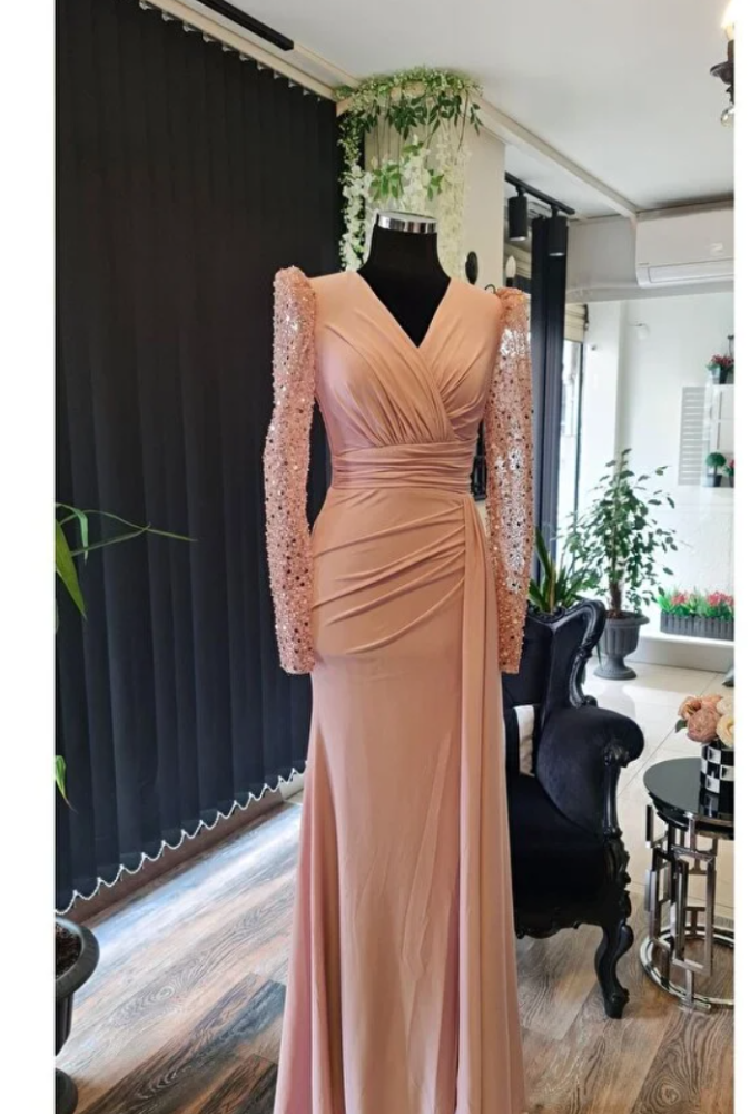 فستان وعد بلون إكرو – ليكرا وياقة مزدوجة وأنيقة (وز)