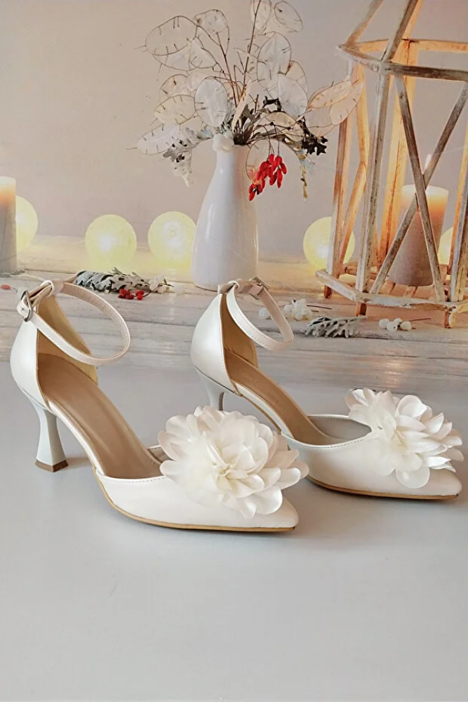 حذاء زفاف بكعب 7 سم مزين باللؤلؤ