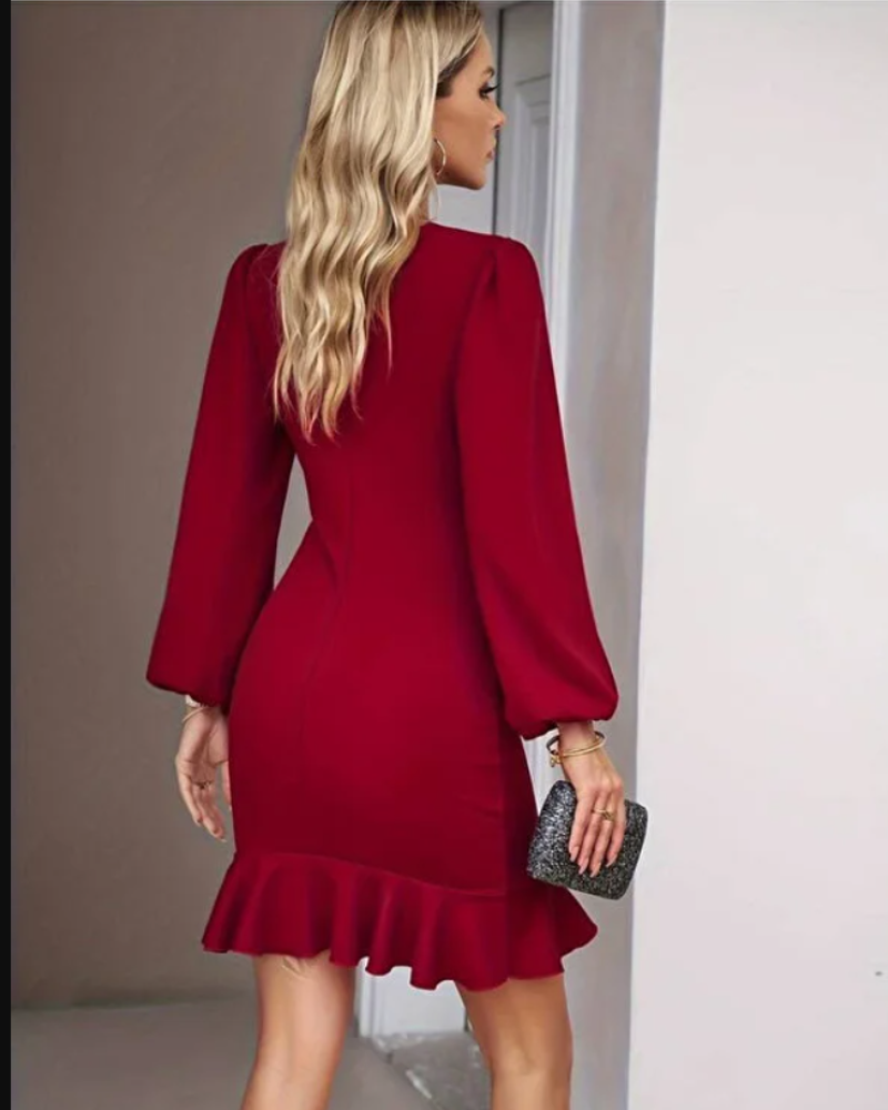 فستان كريب بأكمام طويلة وياقة دائرية وكشكشة أمامية