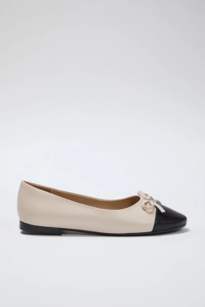 باليرينا نسائي بيج بمقدمة لوزية وزينة فيونكة ملونة