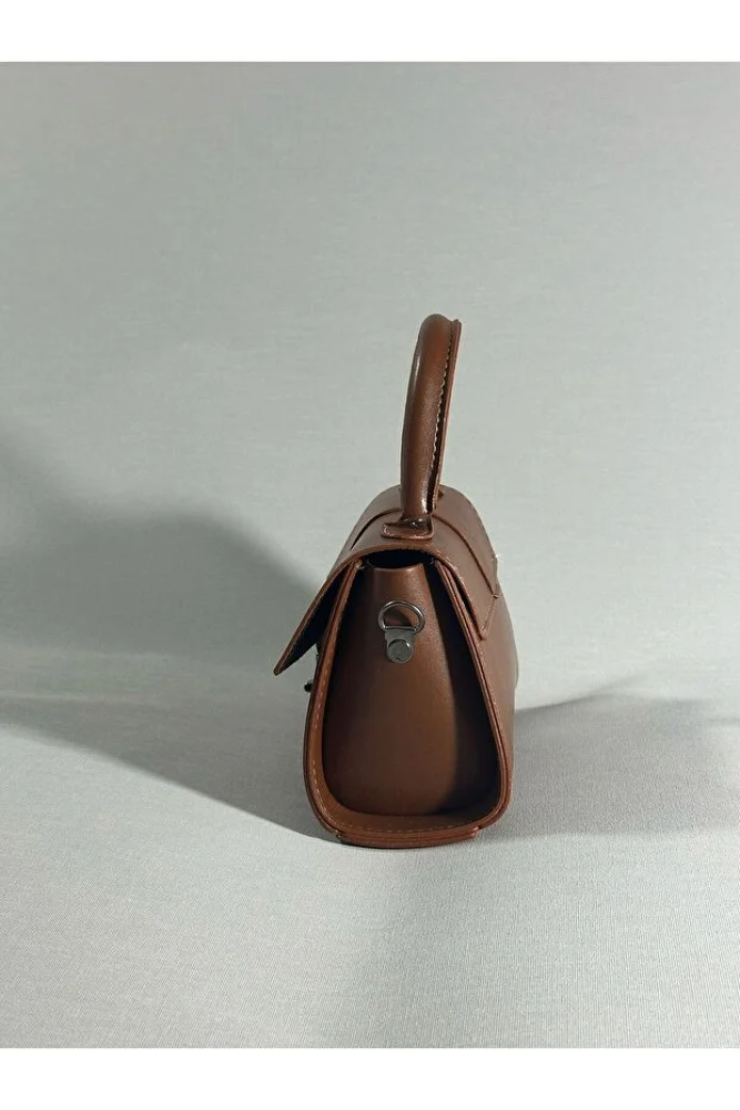 حقيبة يد وكتف صغيرة بربري غلق معدني باللون البرغندي