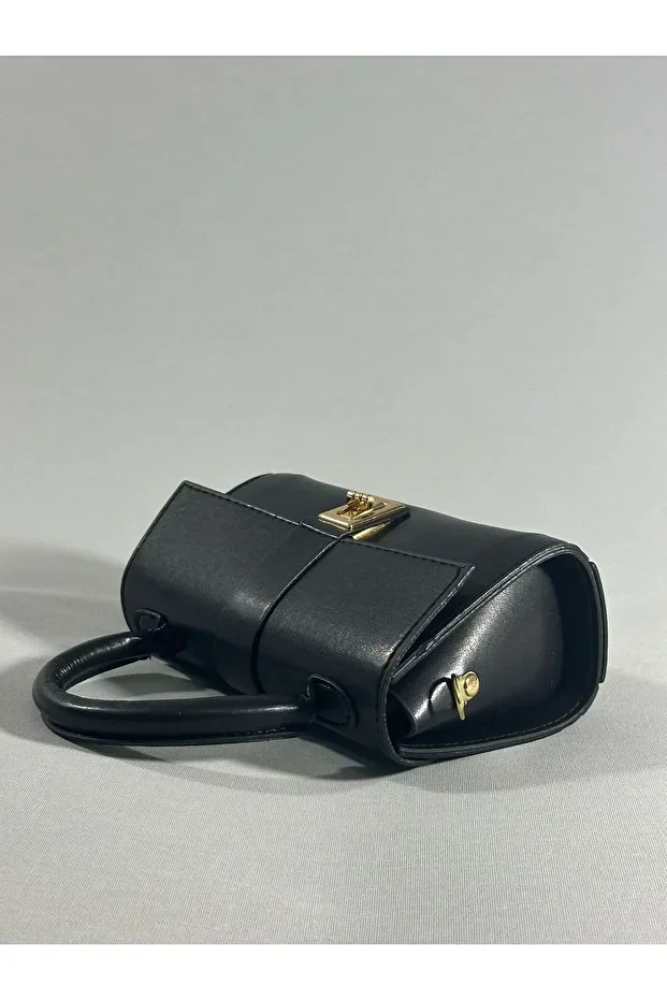 حقيبة يد وكتف صغيرة بربري غلق معدني باللون البرغندي