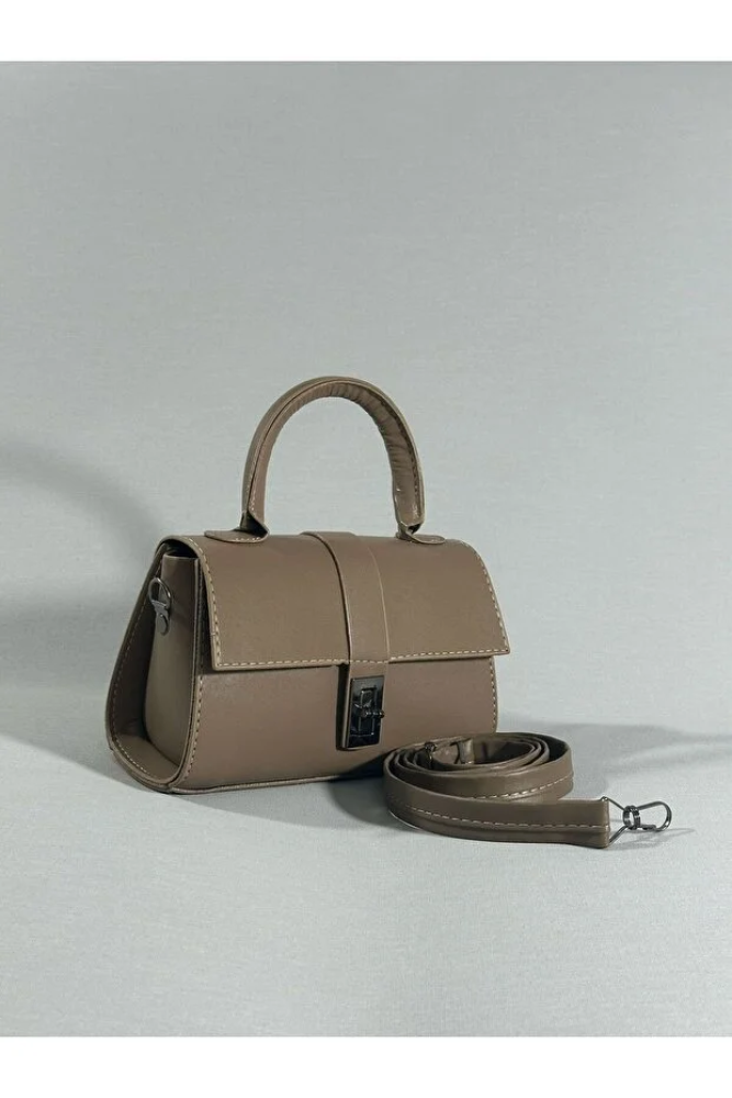 حقيبة يد وكتف صغيرة بربري غلق معدني باللون البرغندي