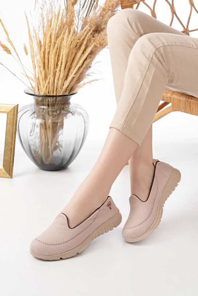 باليرينا نسائي كريمي بتفاصيل رباط مريح للاستخدام اليومي