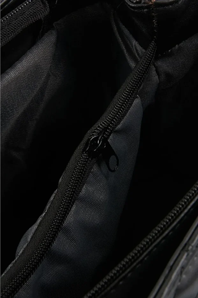 حقيبة يد وكتف مَنك بسلسلة معدنية