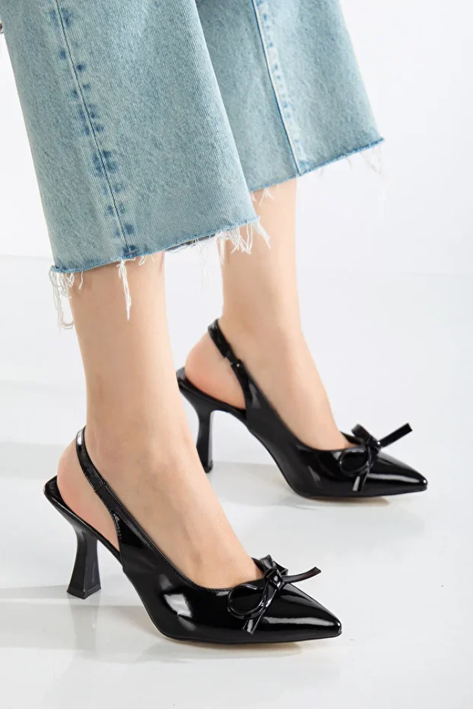 حذاء نسائي أحمر بكعب رفيع مقدمة مدببة مزين بفيونكة