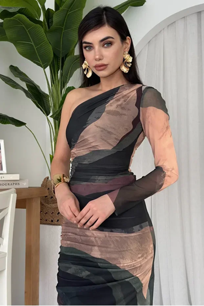 فستان سهرة ميدي تول مطبوع  بكم واحد وفتحة جانبية