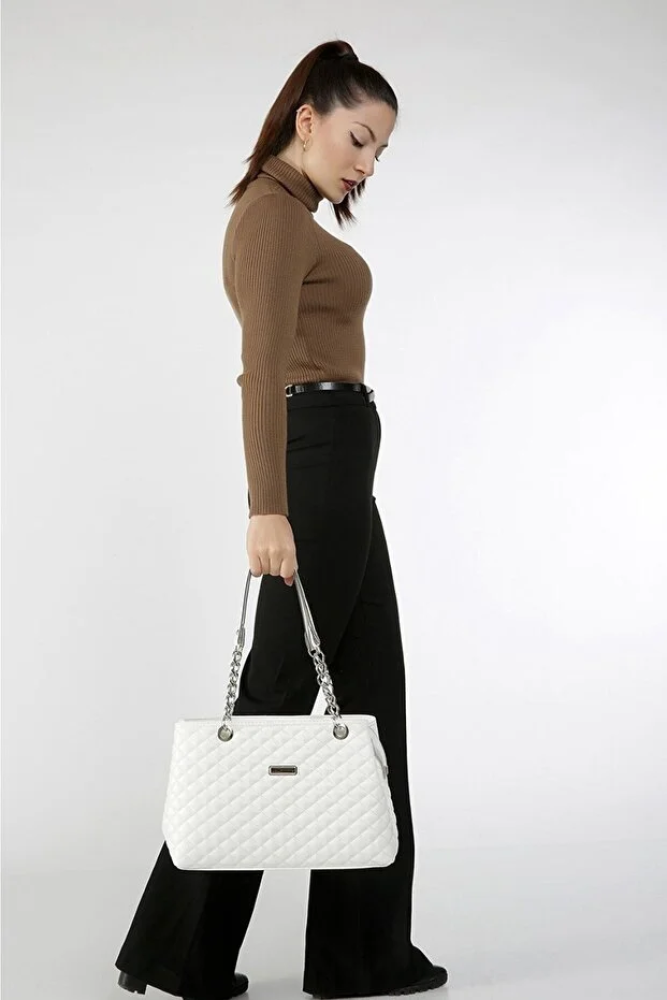 حقيبة يد وكتف مَنك بسلسلة معدنية