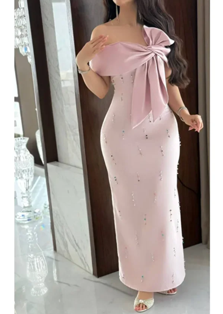 فستان وردي ناعم