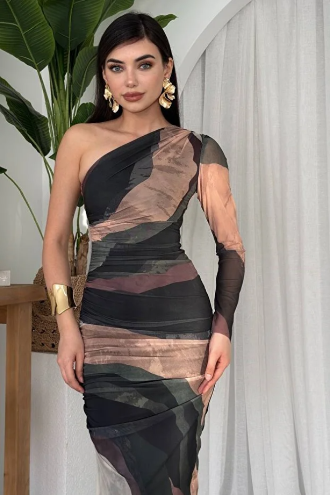 فستان سهرة ميدي تول مطبوع  بكم واحد وفتحة جانبية