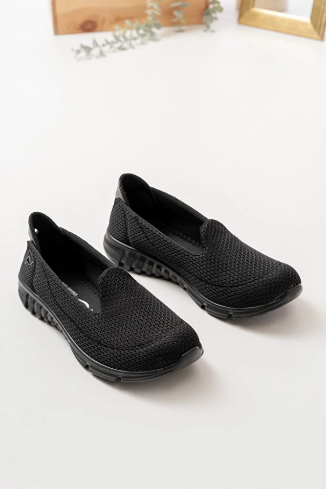 باليرينا نسائي كريمي بتفاصيل رباط مريح للاستخدام اليومي