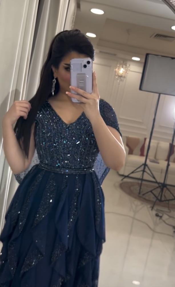 فستان سهرة  كحلي مموج تطريز يدوي فخم